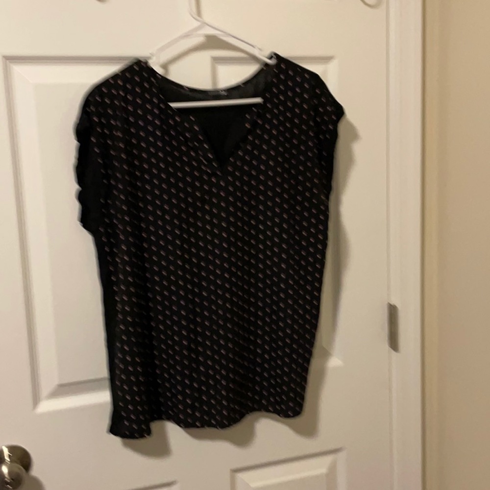 GUC women’s size medium short sleeve capped top